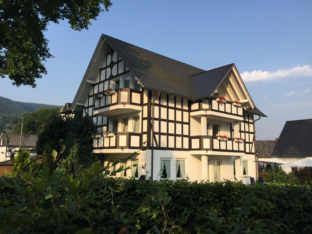 Hotel Flurschuetz Леннештадт Екстер'єр фото