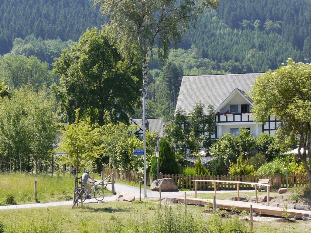 Hotel Flurschuetz Леннештадт Екстер'єр фото