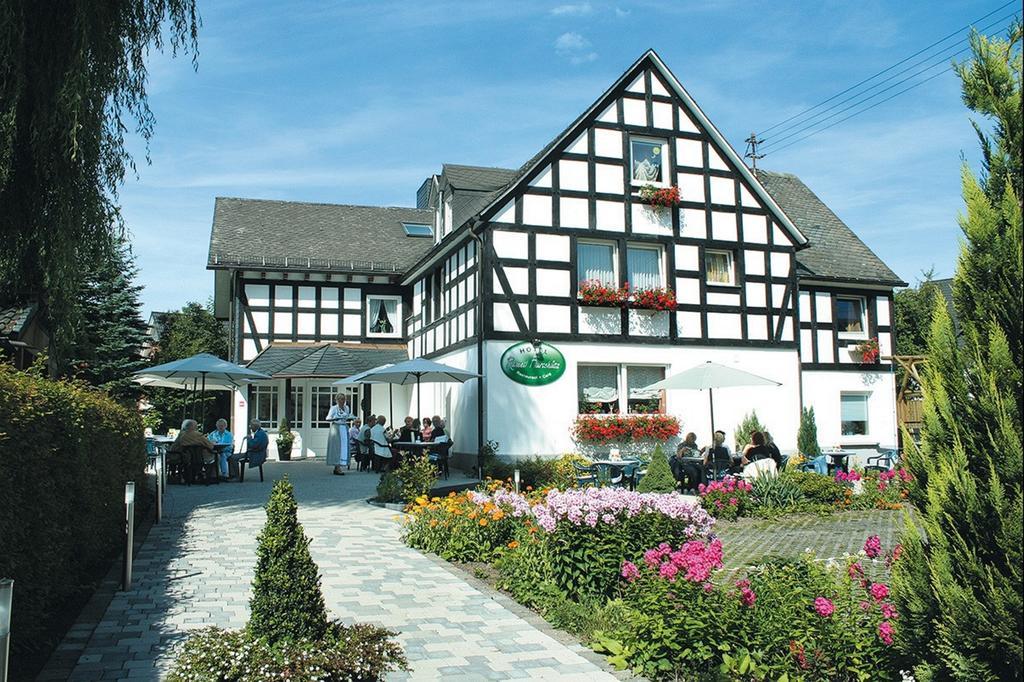 Hotel Flurschuetz Леннештадт Екстер'єр фото